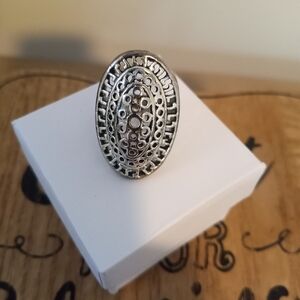 Vintage-Style Oval Filigree Statement Ring ~ Free Shipping! ☆